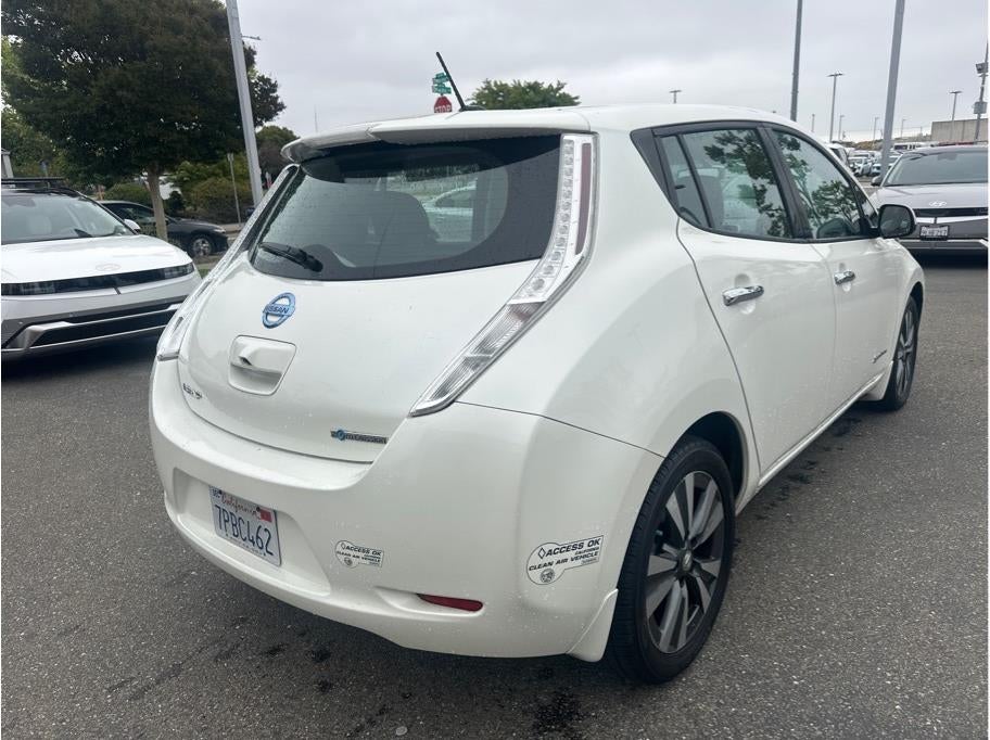 2016 Nissan LEAF SL Hatchback 4D