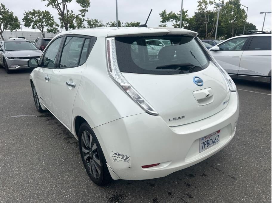 2016 Nissan LEAF SL Hatchback 4D