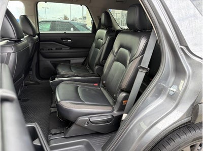 2024 Nissan Pathfinder SL Sport Utility 4D