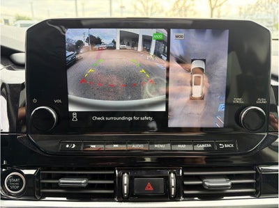 2024 Nissan Pathfinder SL Sport Utility 4D