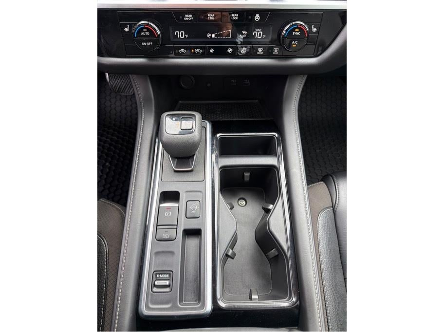 2024 Nissan Pathfinder SL Sport Utility 4D