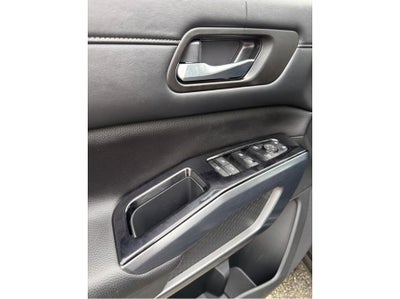 2024 Nissan Pathfinder SL Sport Utility 4D