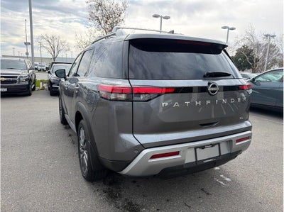 2024 Nissan Pathfinder SL Sport Utility 4D