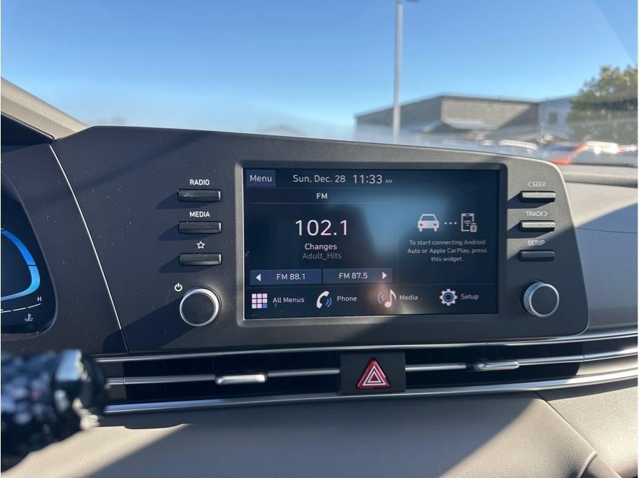 2026 Hyundai ELANTRA SE