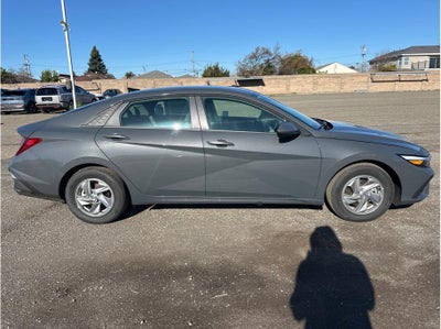 2026 Hyundai ELANTRA SE