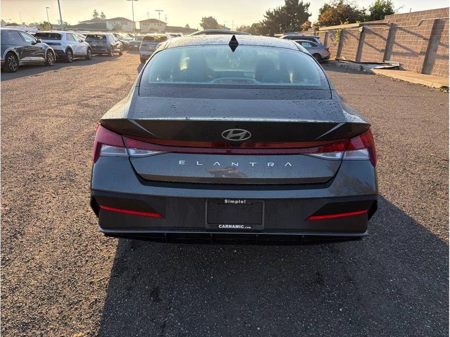 2026 Hyundai ELANTRA SE