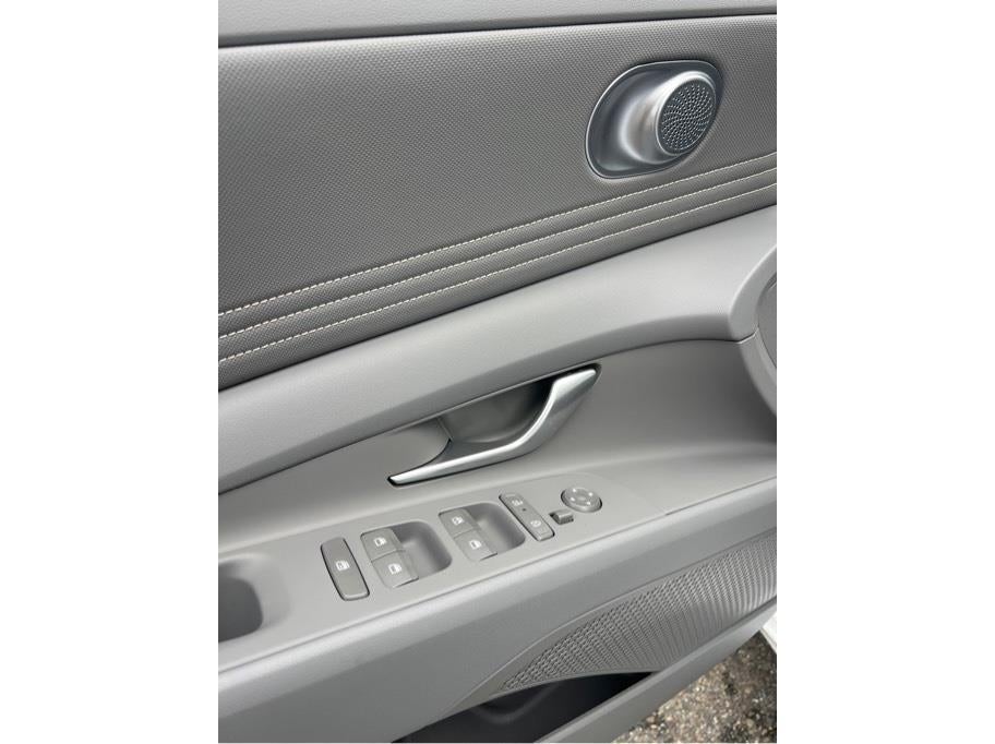 2025 Hyundai ELANTRA HEV SEL Sport