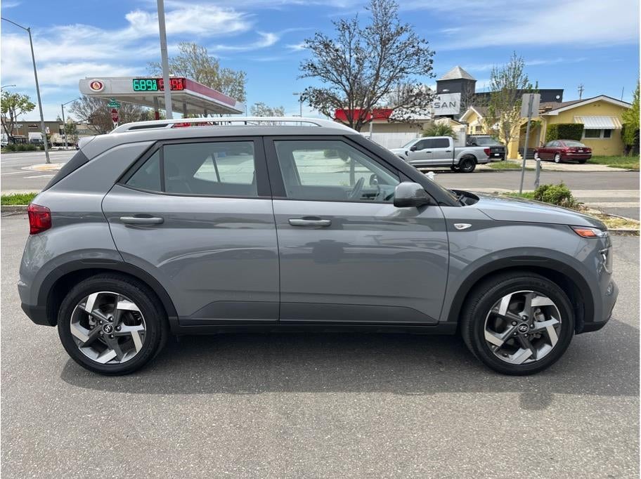2023 Hyundai VENUE SEL Sport Utility 4D