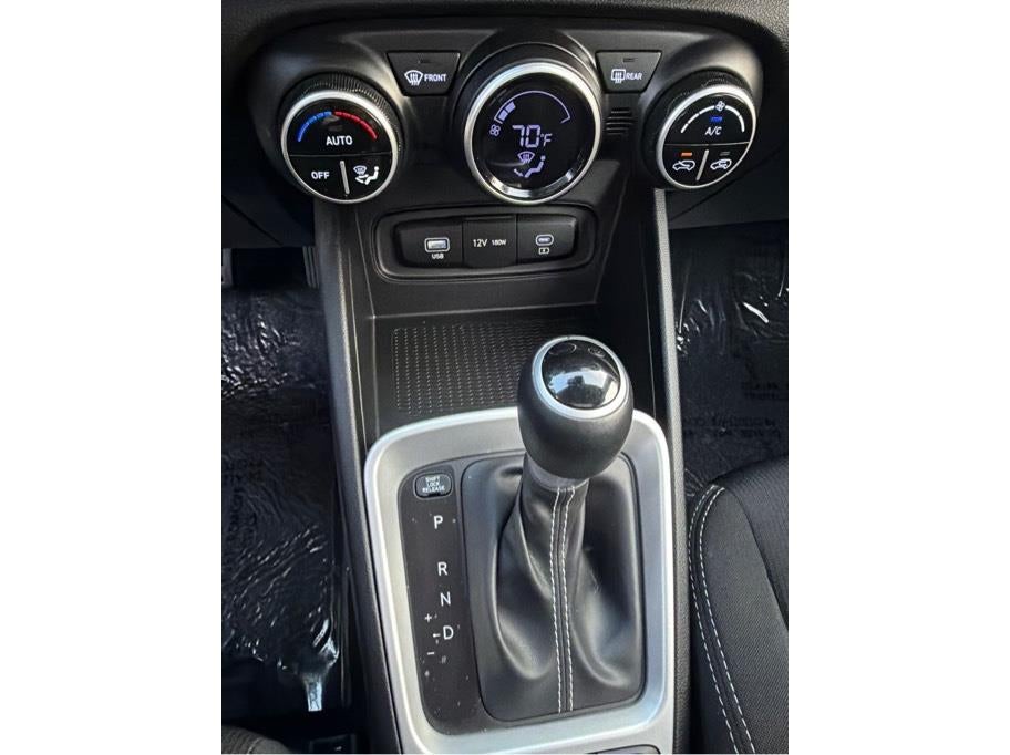 2025 Hyundai VENUE SEL Sport Utility 4D