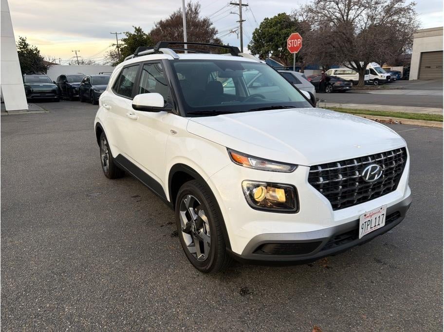2025 Hyundai VENUE SEL Sport Utility 4D