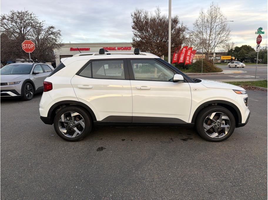 2025 Hyundai VENUE SEL Sport Utility 4D