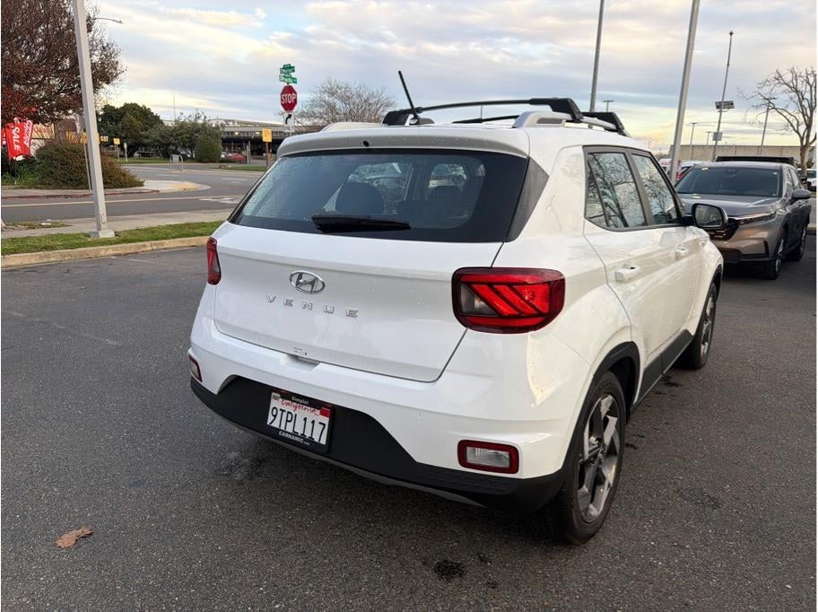 2025 Hyundai VENUE SEL Sport Utility 4D