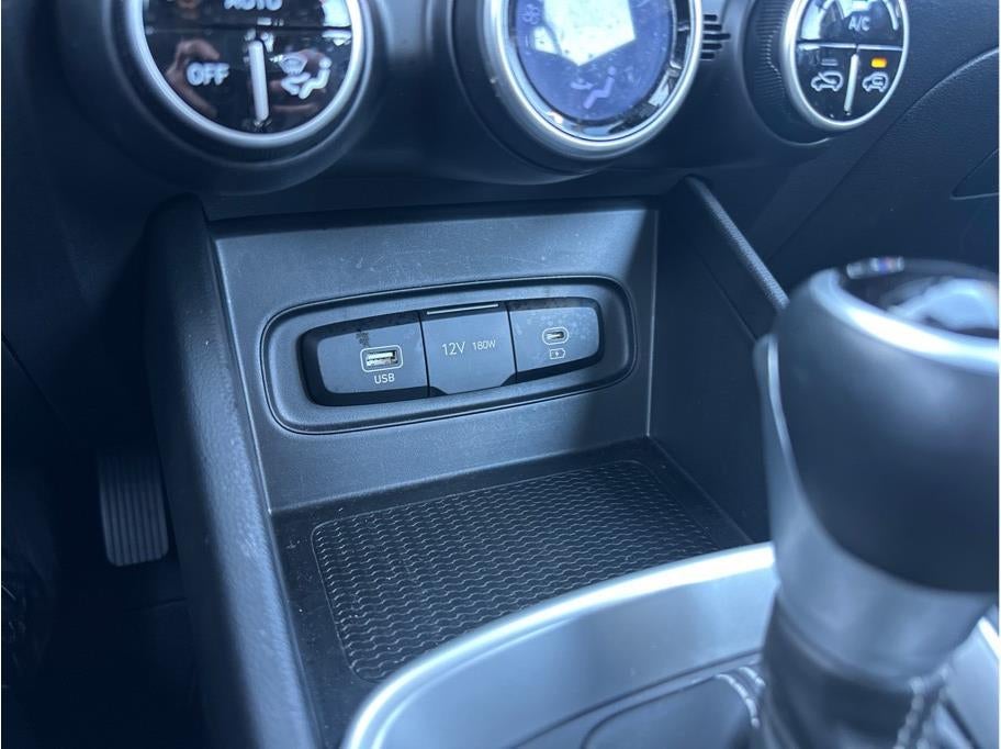 2025 Hyundai VENUE SEL Sport Utility 4D