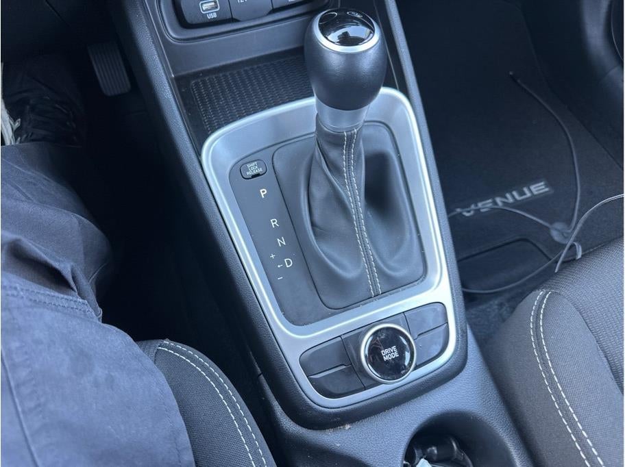 2025 Hyundai VENUE SEL Sport Utility 4D