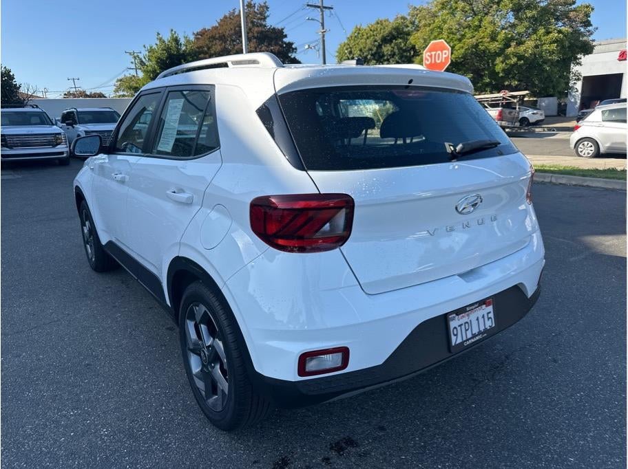 2025 Hyundai VENUE SEL Sport Utility 4D